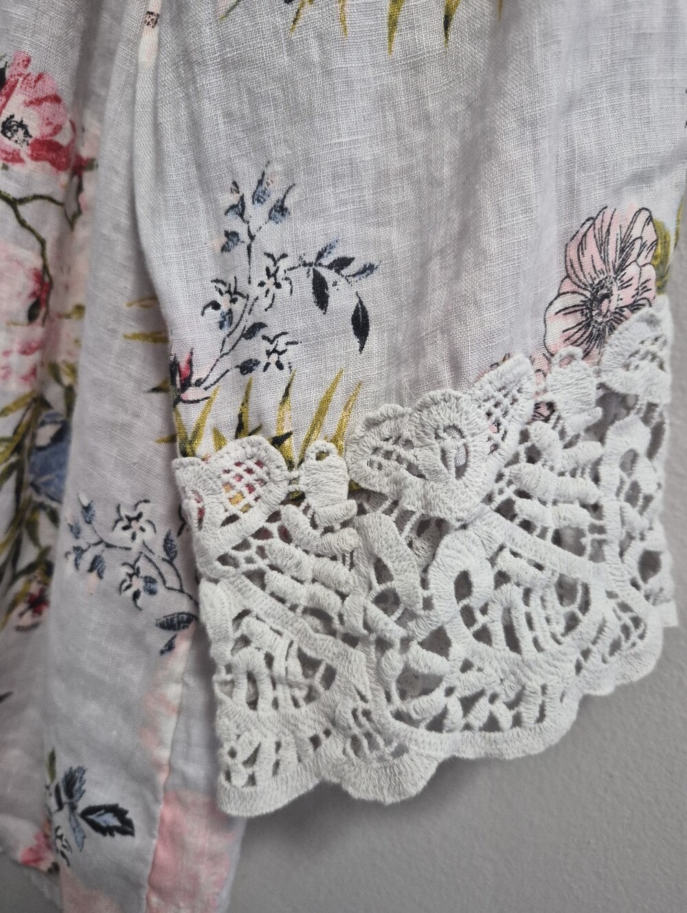 J. Jill Love Linen Floral Crochet Trim Pintuck Tunic Top Size Large - Picture 4 of 7